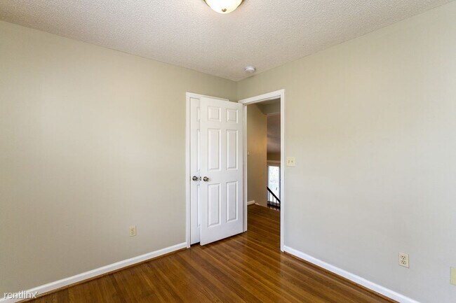 Building Photo - 3 br, 2 bath House - 2608 Rainier Drive NE