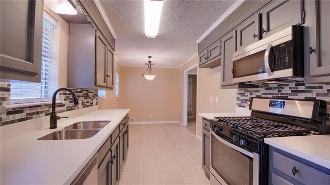 Foto del edificio - 1609 Castlewood Ct