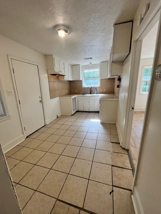 Foto del edificio - HUD Friendly 3 Bed 1 Bath Completely Remod...