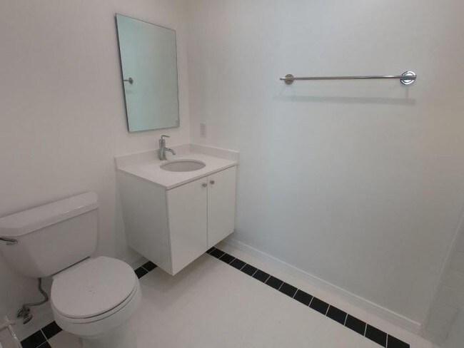 Building Photo - 2 bedroom in West Hollywood CA 90046