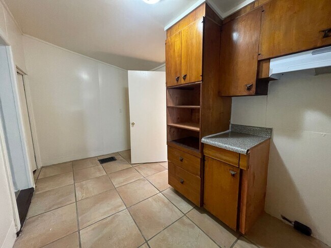 Building Photo - Adorable Twin 2 bed 1 bath Home FOR RENT B...