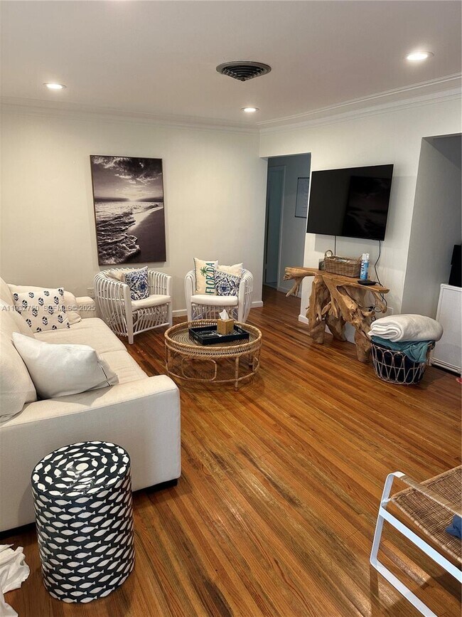 Foto del edificio - 130 Malaga Ave