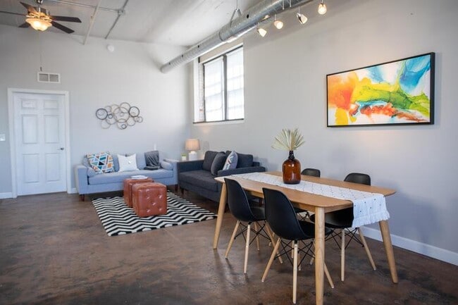 Foto del edificio - 402 E 4th St