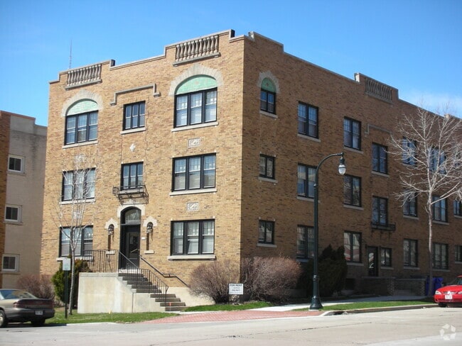 Building Photo - 1720 E Newton Apartments