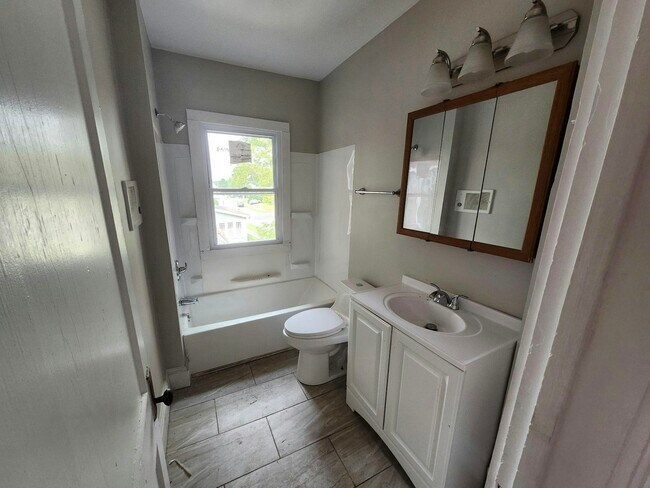 Foto del edificio - 3317 Cedarbrook Rd