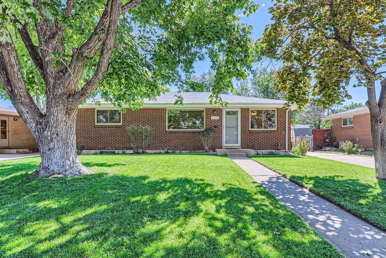 Foto principal - Beautiful Bungalow in Great Englewood Loca...