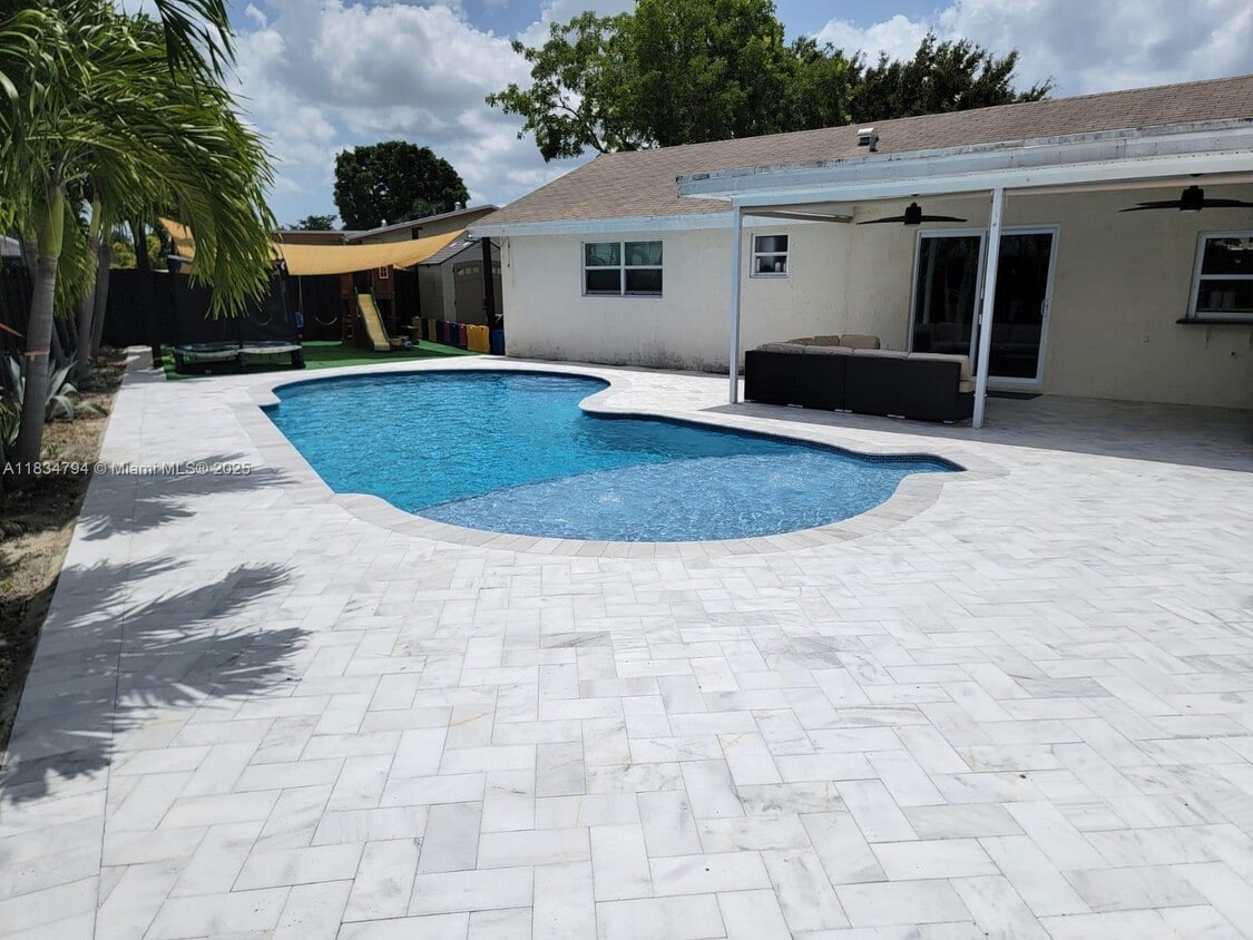 Primary Photo - 12041 NW 34th Pl
