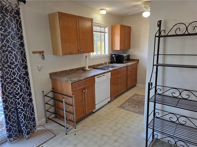 Building Photo - 15 Meadowview Terrace