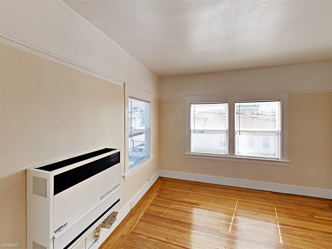 Foto del edificio - 3 br, 1 bath Apartment - 990 34th St Apt 4
