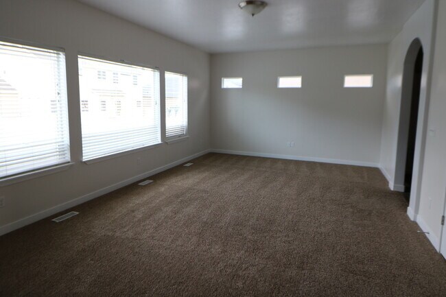 Foto del edificio - Large 5 Bed 3.5 Bath Home in Lehi Utah!