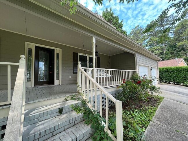 Building Photo - 110 Hayfield Way