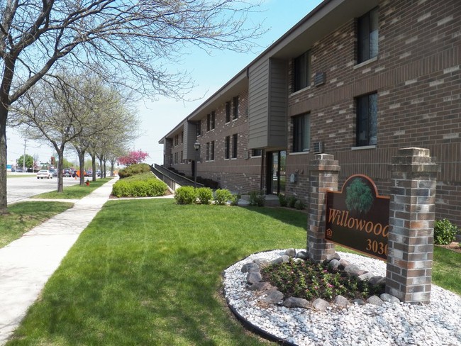 Willowood Apartments Apartments - Wauwatosa, WI | Apartments.com