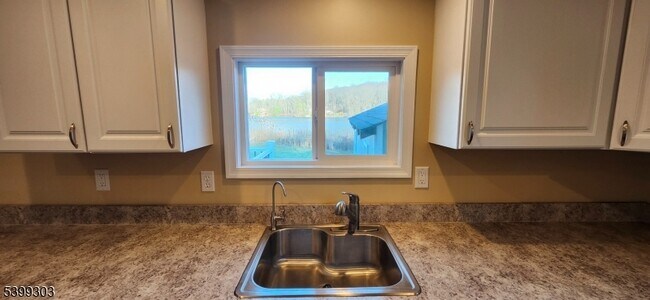 Building Photo - 494 Otterhole Rd