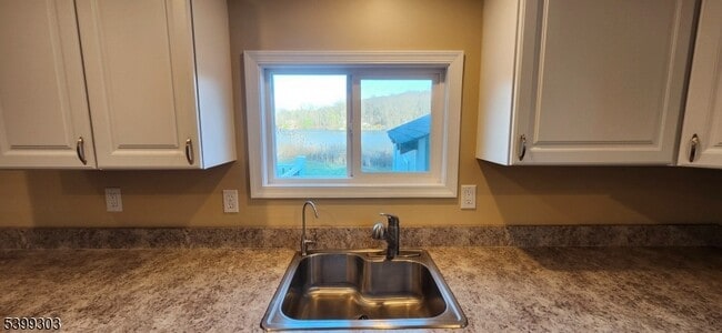 Foto del edificio - 494 Otterhole Rd