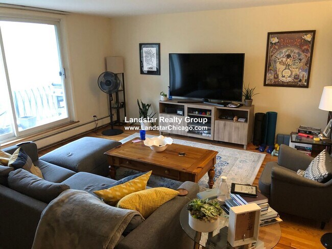 Foto del edificio - 1327 Chicago Ave