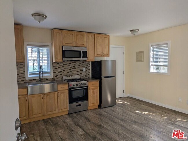 Foto del edificio - 613 E 83rd St