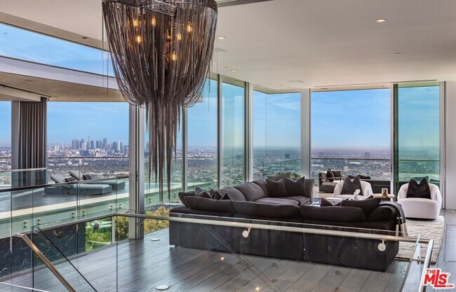 Foto del edificio - 1474 Blue Jay Way