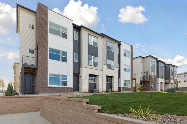 Building Photo - Brand new luxury style 2bd, 2ba townhome i...
