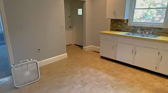 Building Photo - 5 Mossland St