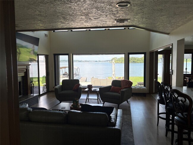 Foto del edificio - 13014 Wood Harbour Dr