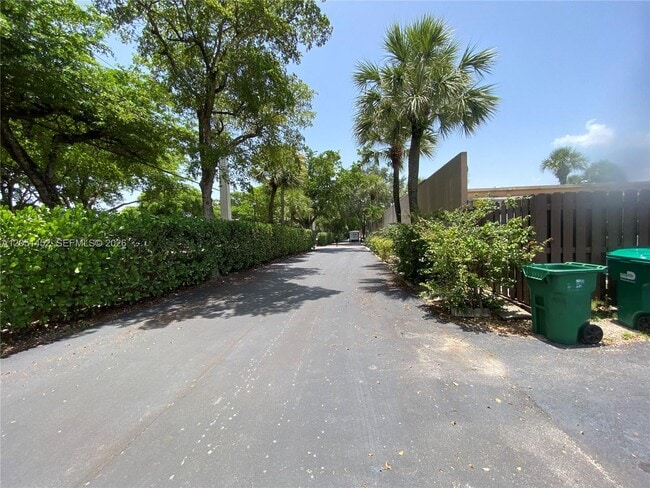 Foto del edificio - 16100 Kilmarnock Dr