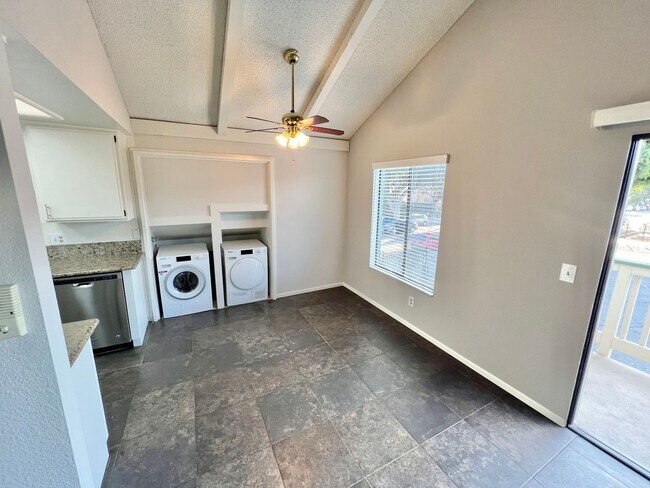 Foto del edificio - 1045 E 3rd St