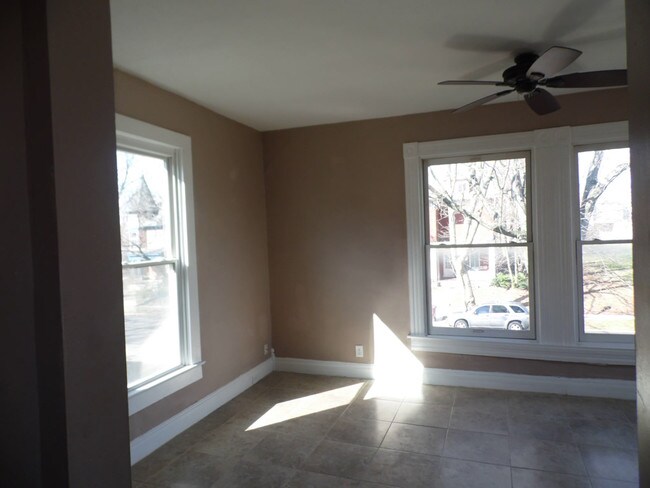Building Photo - 528 S Fountain Ave