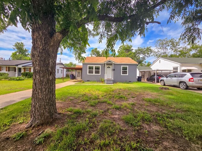 Building Photo - Cute 2 or 3 bedroom 1 bath near OBU