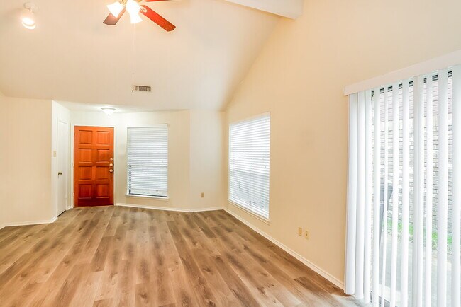 Foto del edificio - 1525 Miller Ave
