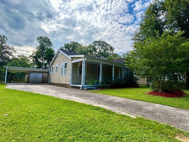 Building Photo - Unique 3 Bedroom Home Located Across from ...