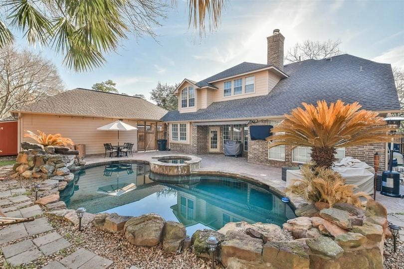 Foto principal - 7018 Centre Oaks Dr