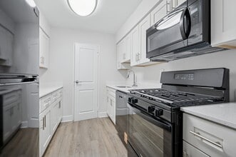 Building Photo - 7400 Roosevelt