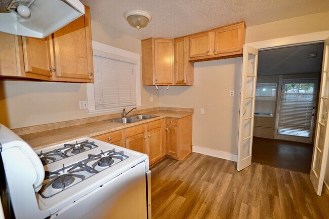 Building Photo - Awesome 2 Bedroom Fullerton Home