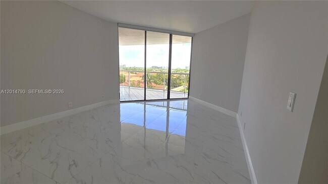 Foto del edificio - 3610 Yacht Club Dr
