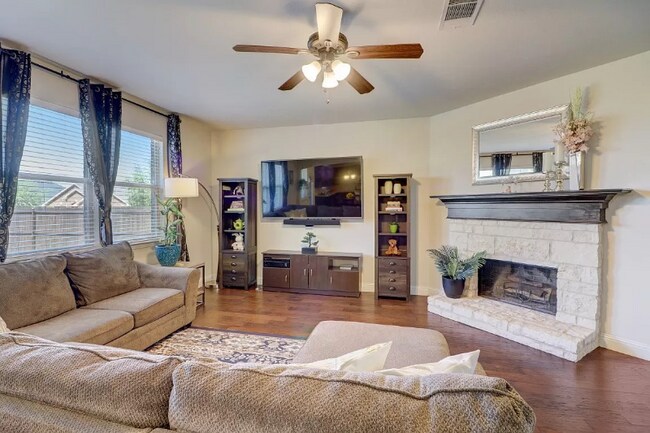 Foto del edificio - 2834 Waterfall Ln