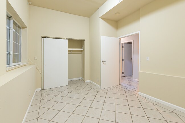 Foto del edificio - 150 Caldecott Ln