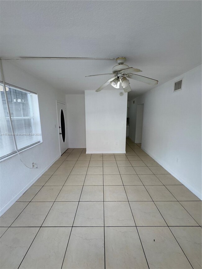 Foto del edificio - 2610 NW 16th Street Rd