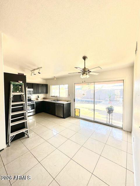 Building Photo - 1207 E Avenida Luna