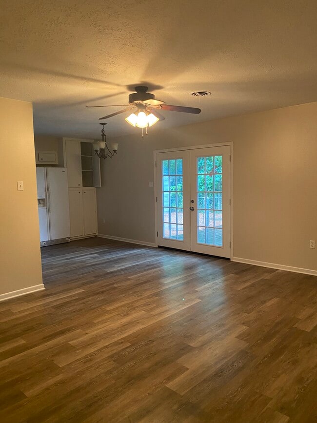 Building Photo - 1108 Dona Dr