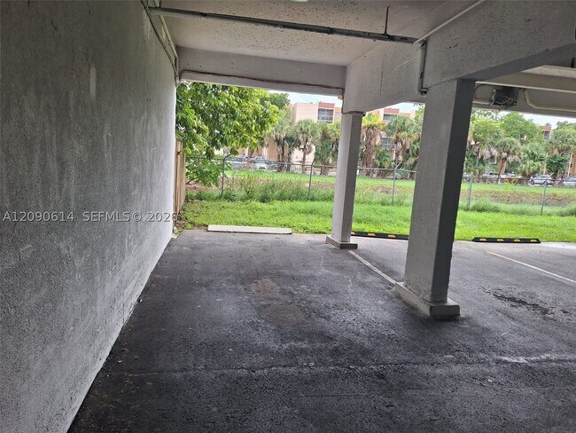 Foto del edificio - 1300 W 53rd St