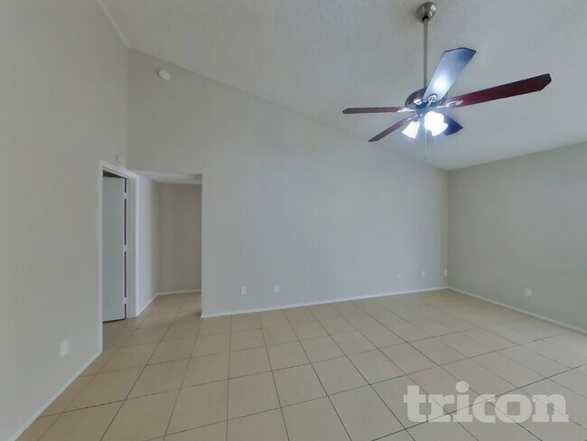 Foto del edificio - 7631 W Cheryl Dr