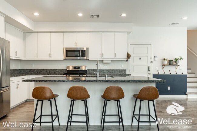 Building Photo - 3 br, 3.5 bath House - 2364 Element Way