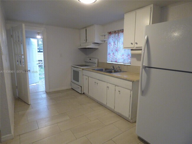 Foto del edificio - 1135 E Voorhis Ave