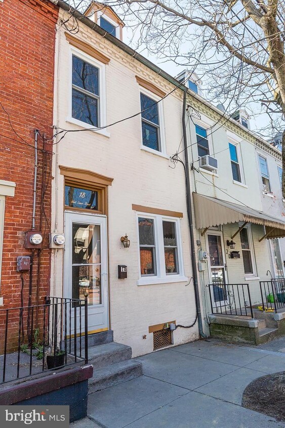 Front - 18 W Lemon St