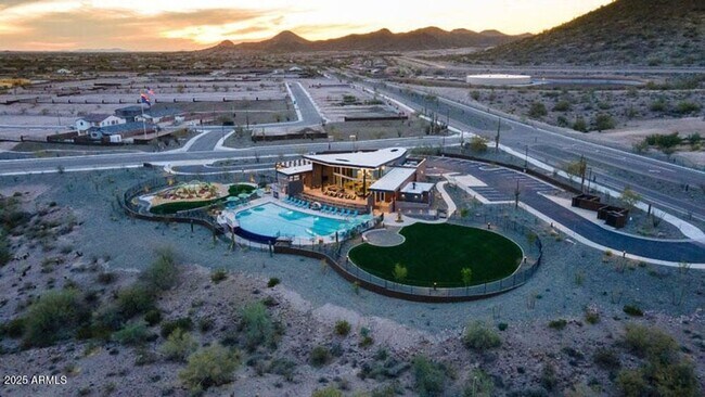 Foto del edificio - Gorgeous !! New home 5 bedroom 4 bathroom 3 car garage EV++ Pool/Spa++ in North Peoria