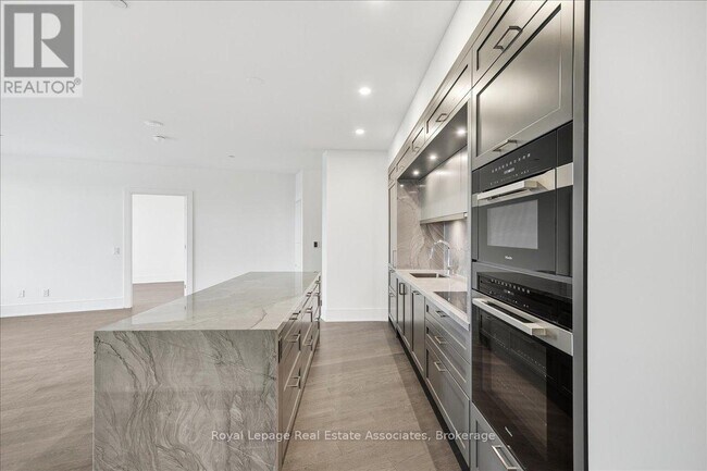 Photo du bâtiment - 259 The Kingsway