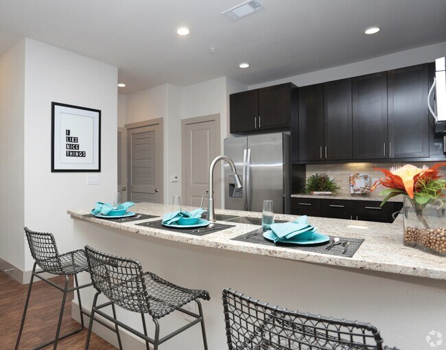 Foto del edificio - One Month Free + Prime Location!