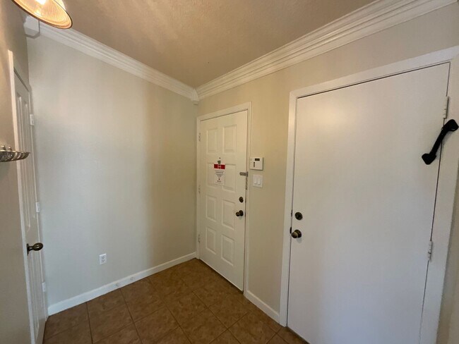 Building Photo - 3 Bedroom Single Story Home Available Near...