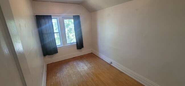 Foto del edificio - Duluth MN 4 Bedroom - 1 Bath - 1 Car Garag...