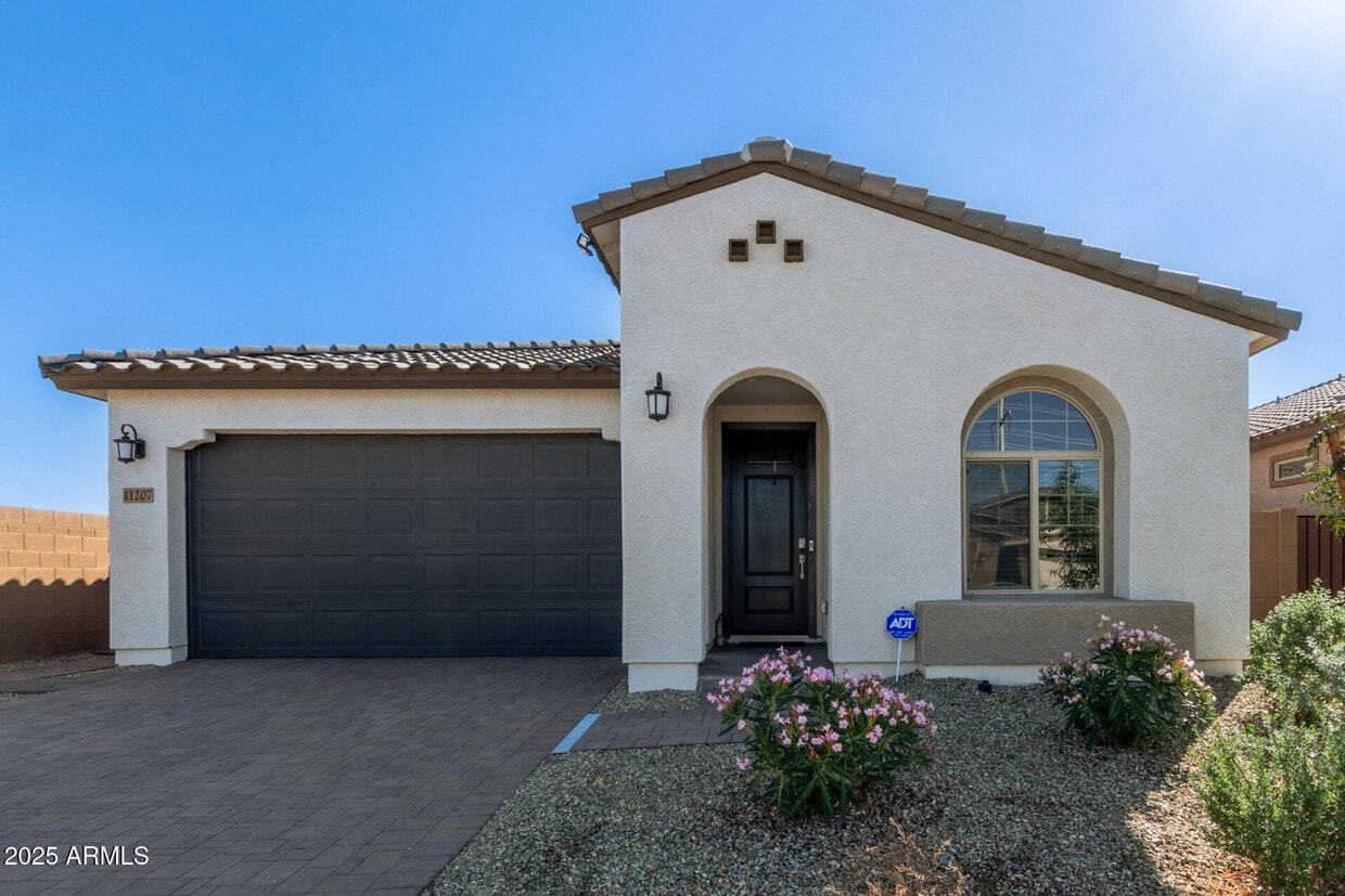 Foto principal - 11207 W Luxton Ln